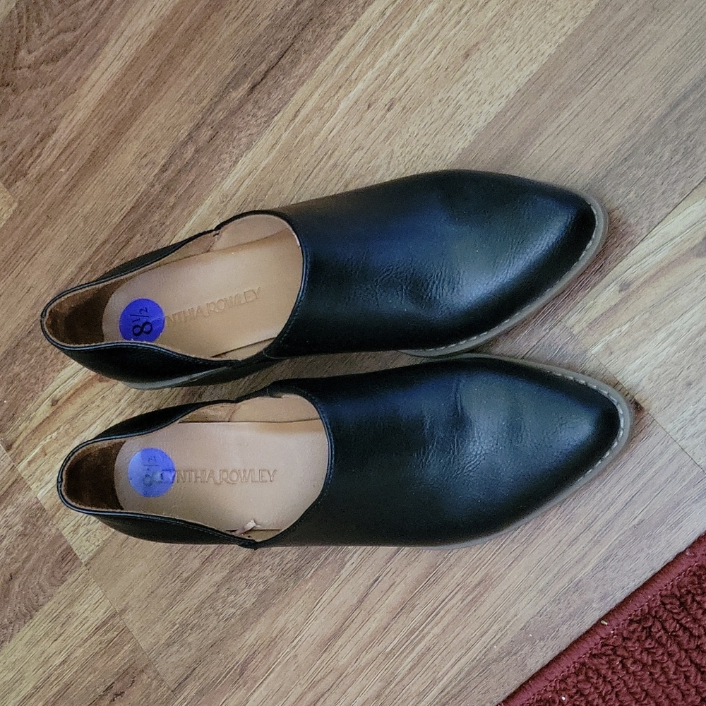 Low ankle boots